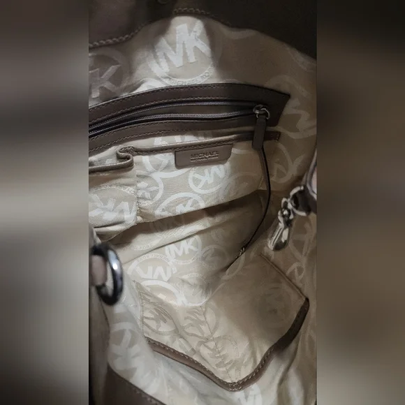 Michael Kors Taupe Quilt Pattern Leather Hobo Shoulder Bag - Picture 2 of 7